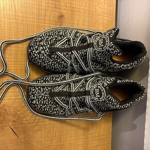 BM Bernie Mev runner Lace Sneaker Sz 38 or 7.5 Stretch Fabric, Memory Foam Shoes